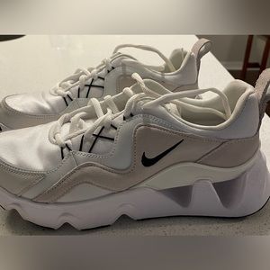 Nike RYZ Womens shoes size 7.5